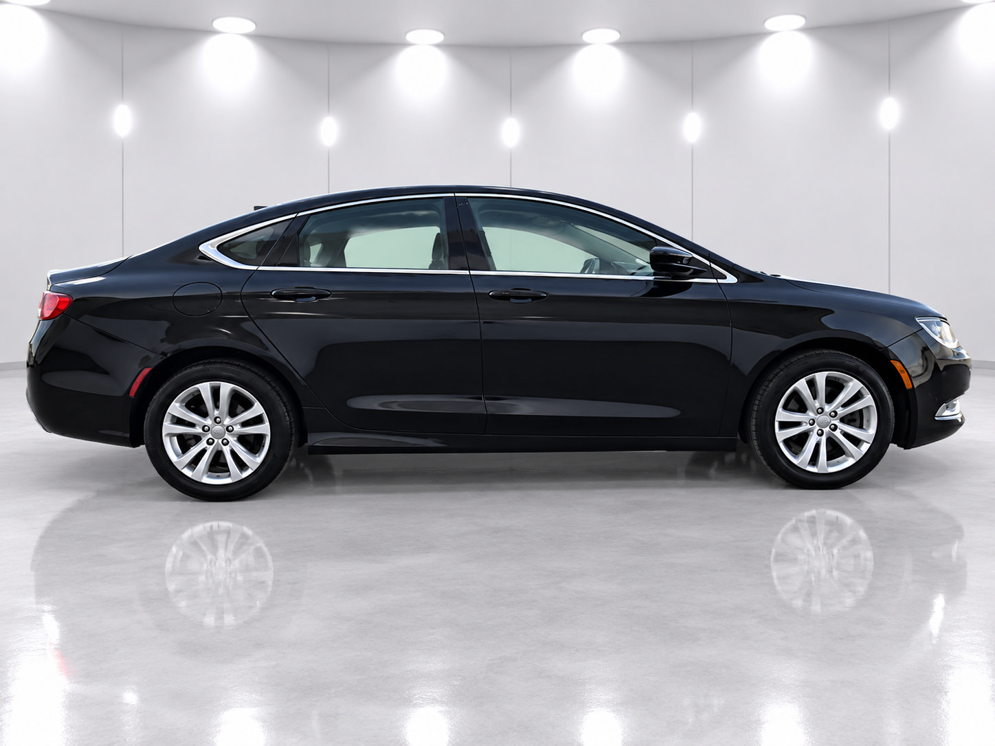 Used 2016 Chrysler 200 Limited w/ Convenience Group FWD image 4