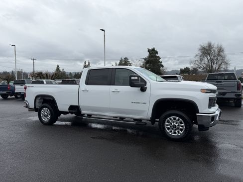 Used 2025 Chevrolet Silverado 2500 LT w/ Convenience Package image 7