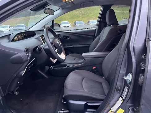 Used 2017 Toyota Prius Two image 11