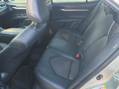 Used 2018 Toyota Camry SE w/ Convenience Package FWD image 11