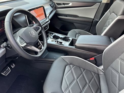 New 2025 Volkswagen Atlas Peak Edition SE image 8