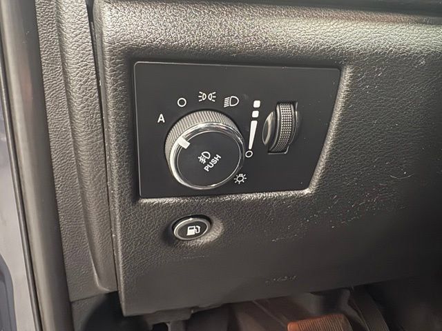 Used 2018 Jeep Grand Cherokee Altitude AWD/4WD image 16