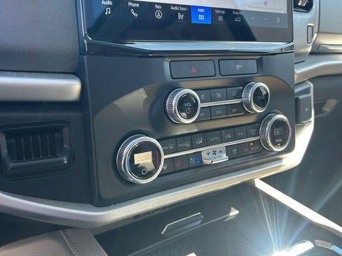 Used 2022 Ford Expedition XLT image 37