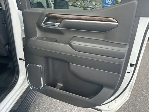 Used 2024 GMC Sierra 1500 Elevation image 33