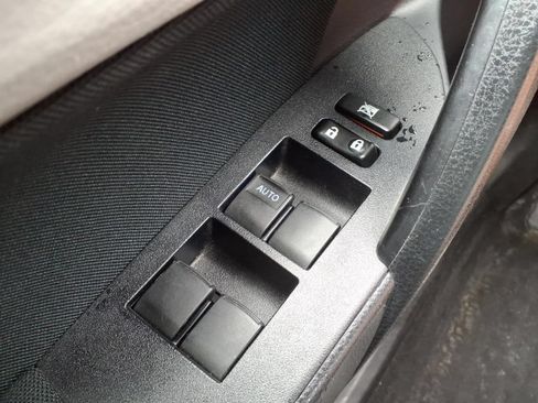 Used 2015 Toyota Corolla LE FWD image 28