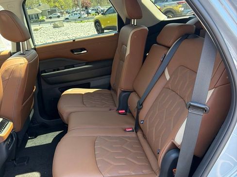 New 2026 Nissan Pathfinder Platinum AWD/4WD image 18