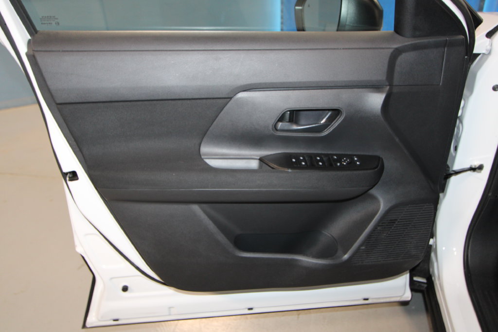 Used 2025 Nissan Kicks S FWD image 5
