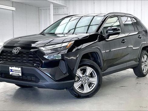 Used 2024 Toyota RAV4 XLE AWD/4WD image 2