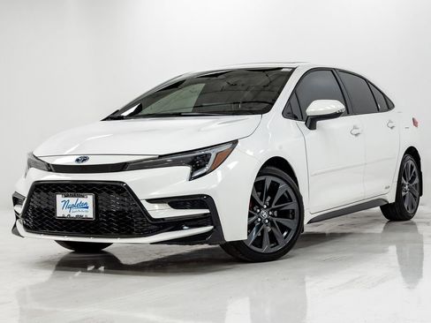 Used 2025 Toyota Corolla SE w/ SE Premium Package image 1