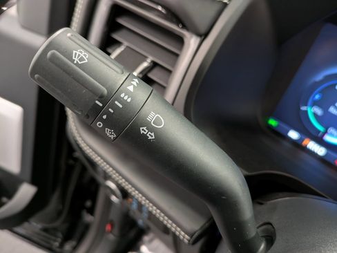 Used 2025 Ford F150 Lightning Platinum image 17