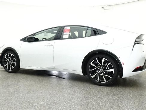 New 2025 Toyota Prius Plug-In Hybrid image 12