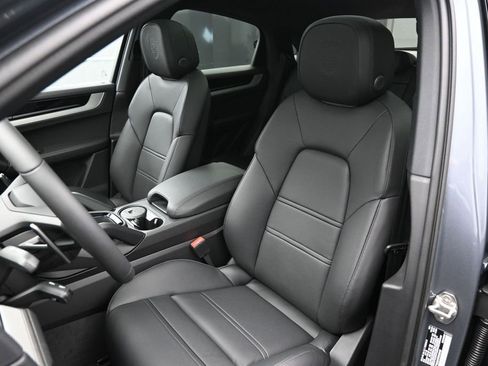 New 2026 Porsche Cayenne Coupe AWD/4WD image 5
