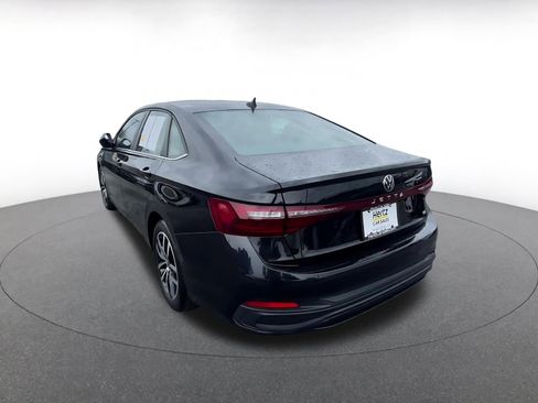 Used 2025 Volkswagen Jetta SE image 11