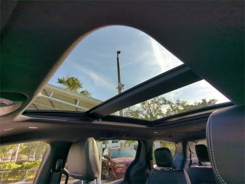 New 2026 Chrysler Pacifica Limited w/ Uconnect Theater Family Group image 27