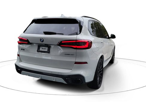 Used 2022 BMW X5 sDrive40i w/ M Sport Package image 4