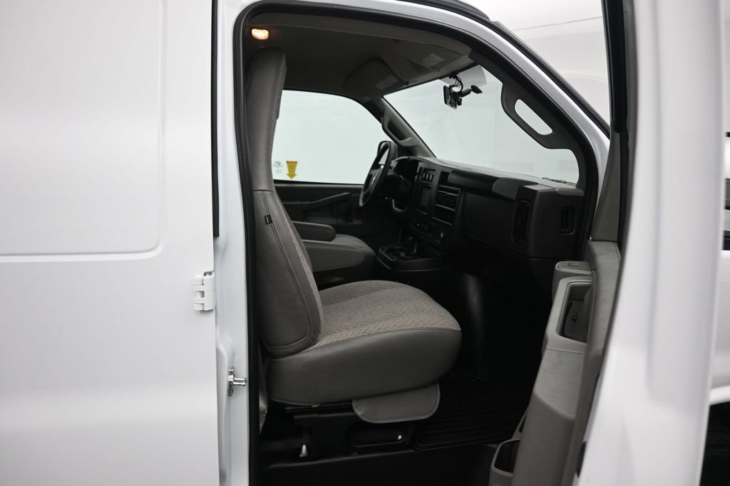 Used 2025 Chevrolet Express 2500 RWD image 36
