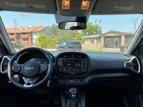 Used 2025 Kia Soul LX w/ LX Technology Package FWD image 31