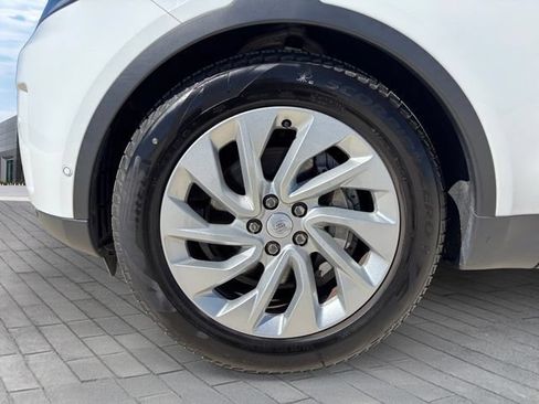 Used 2025 Land Rover Discovery S AWD/4WD image 10