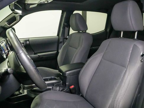 Used 2017 Toyota Tacoma TRD Sport RWD image 15