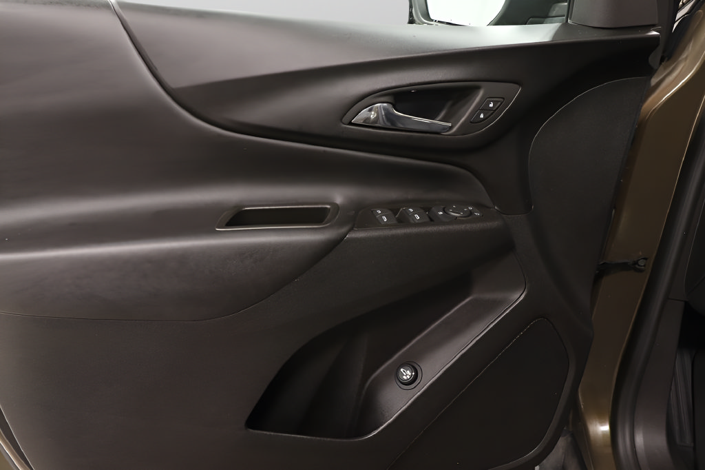 Used 2024 Chevrolet Equinox LT FWD image 21