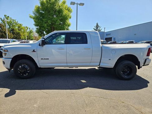 New 2026 RAM 3500 Laramie AWD/4WD image 4