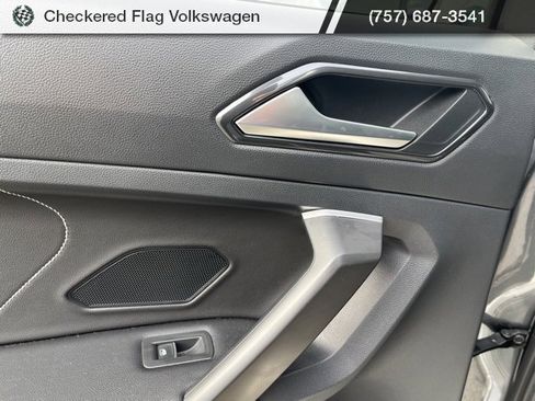 Used 2024 Volkswagen Tiguan SE image 23