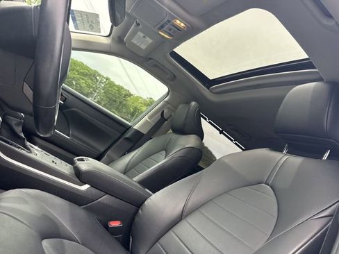 Used 2020 Toyota Highlander XLE FWD image 33