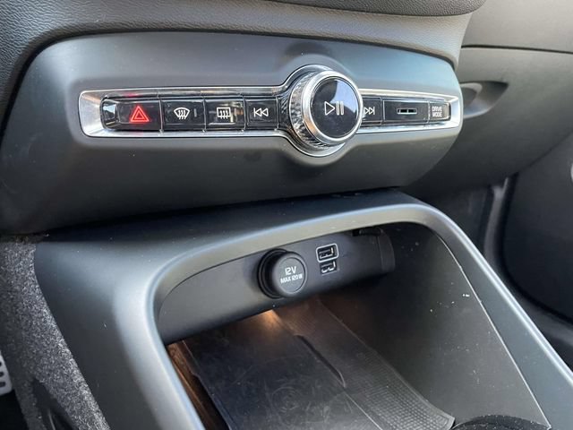 Used 2021 Volvo XC40 T5 R-Design w/ Advanced Package AWD/4WD image 32