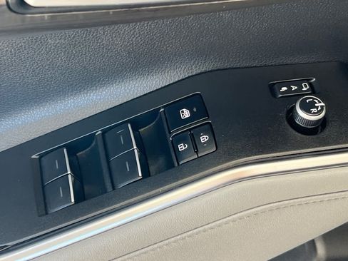 Used 2023 Toyota Highlander Limited AWD/4WD image 13