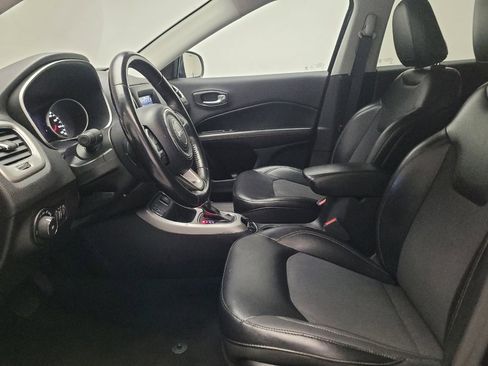 Used 2018 Jeep Compass Latitude w/ Popular Equipment Group FWD image 17
