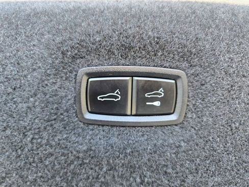 Used 2020 Porsche Taycan 4S image 19