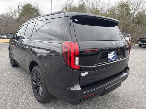 Used 2025 Ford Expedition Platinum w/ Stealth Appearance Package image 5