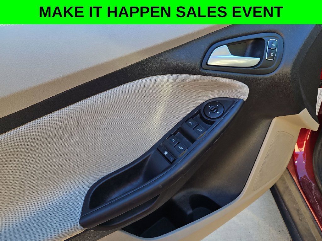 Used 2015 Ford Focus SE FWD image 12