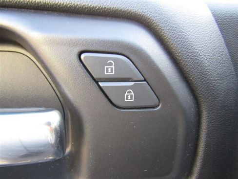 Used 2019 Chevrolet Silverado 1500 Custom Trail Boss image 9