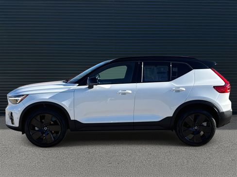 New 2026 Volvo XC40 B5 Ultra w/ Climate Package image 8