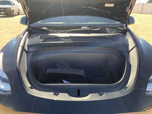 Used 2022 Tesla Model Y Long Range AWD/4WD image 28