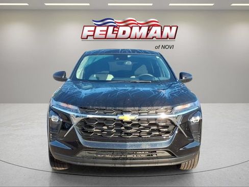 Used 2024 Chevrolet Trax LS w/ LS Convenience Package FWD image 8