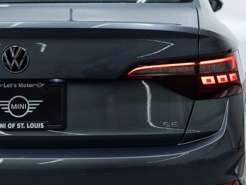 Used 2024 Volkswagen Jetta SE image 8