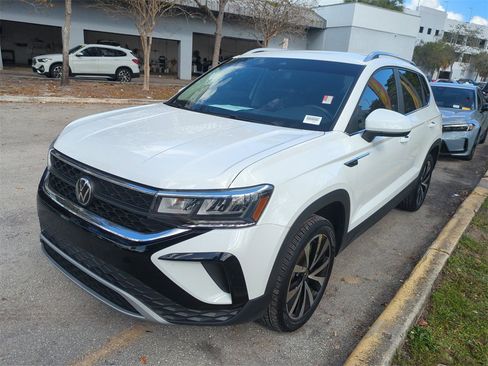 Used 2023 Volkswagen Taos SE image 9