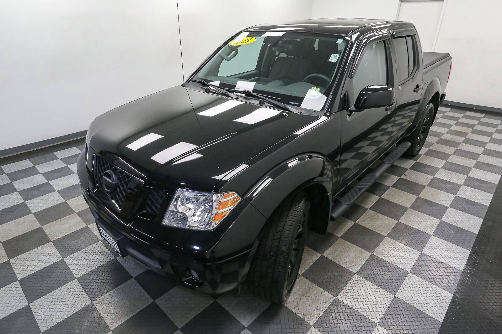 Used 2021 Nissan Frontier SV w/ Midnight Edition Floor Mats AWD/4WD image 6