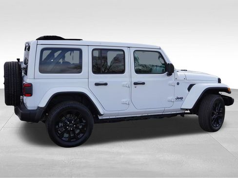 Certified 2025 Jeep Wrangler Unlimited Sahara w/ Safety Group image 5