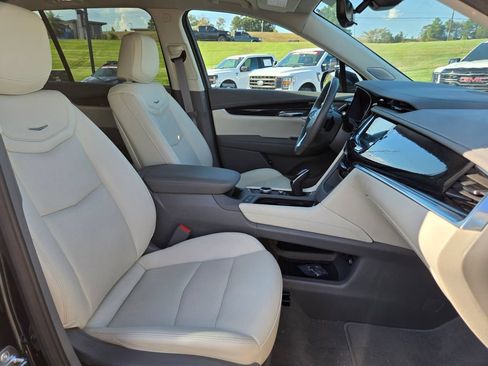 Used 2024 Cadillac XT6 Premium Luxury w/ Technology Package AWD/4WD image 21