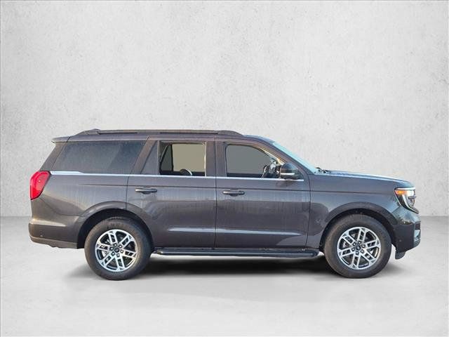 Used 2025 Ford Expedition Active RWD image 4