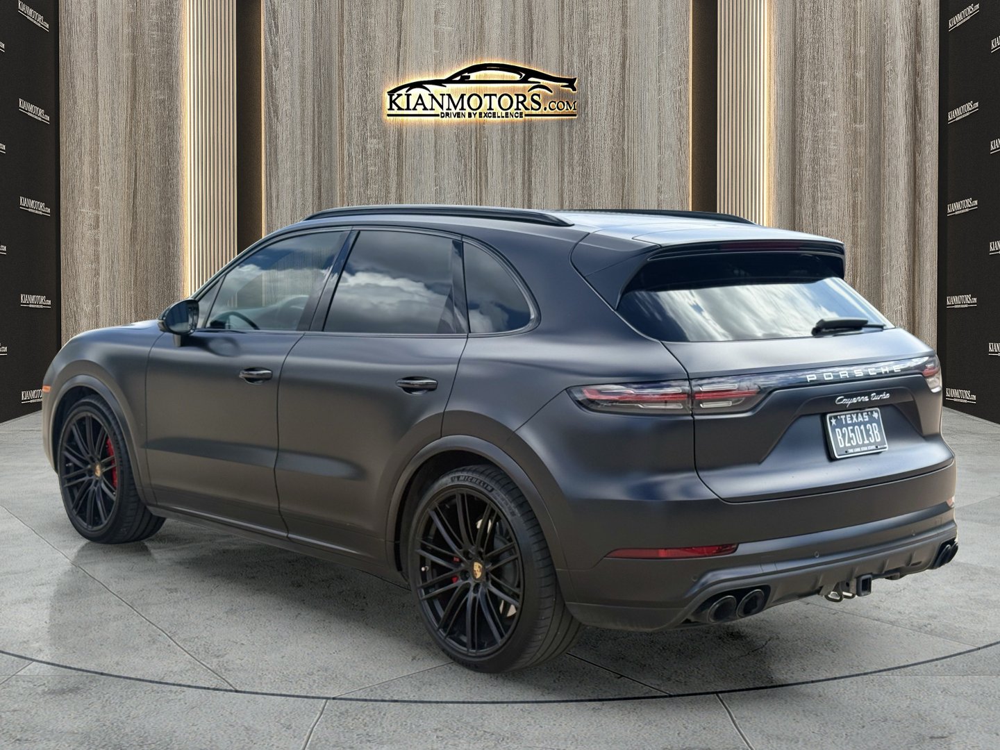 Used 2021 Porsche Cayenne Turbo AWD/4WD image 16