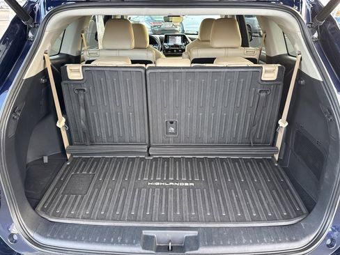 Used 2021 Toyota Highlander XLE image 19
