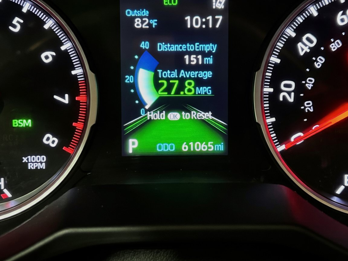 Used 2021 Toyota RAV4 XLE Premium FWD image 8