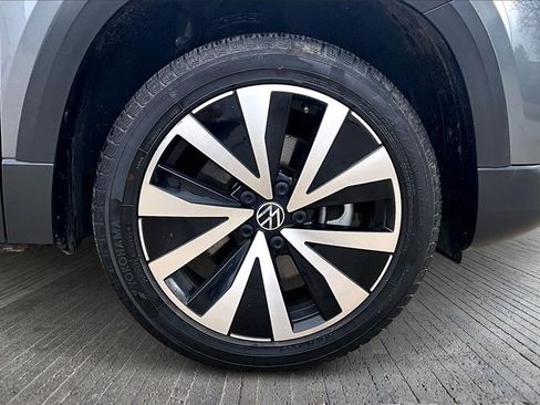 Used 2024 Volkswagen Taos SE image 9