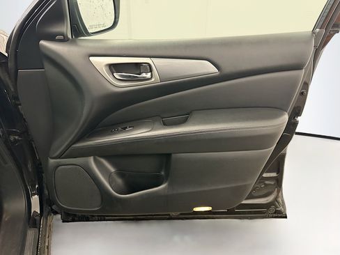 Used 2020 Nissan Pathfinder SL AWD/4WD image 35