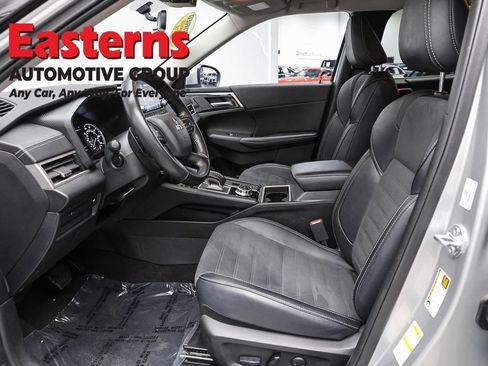 Used 2024 Mitsubishi Outlander SE AWD/4WD image 14