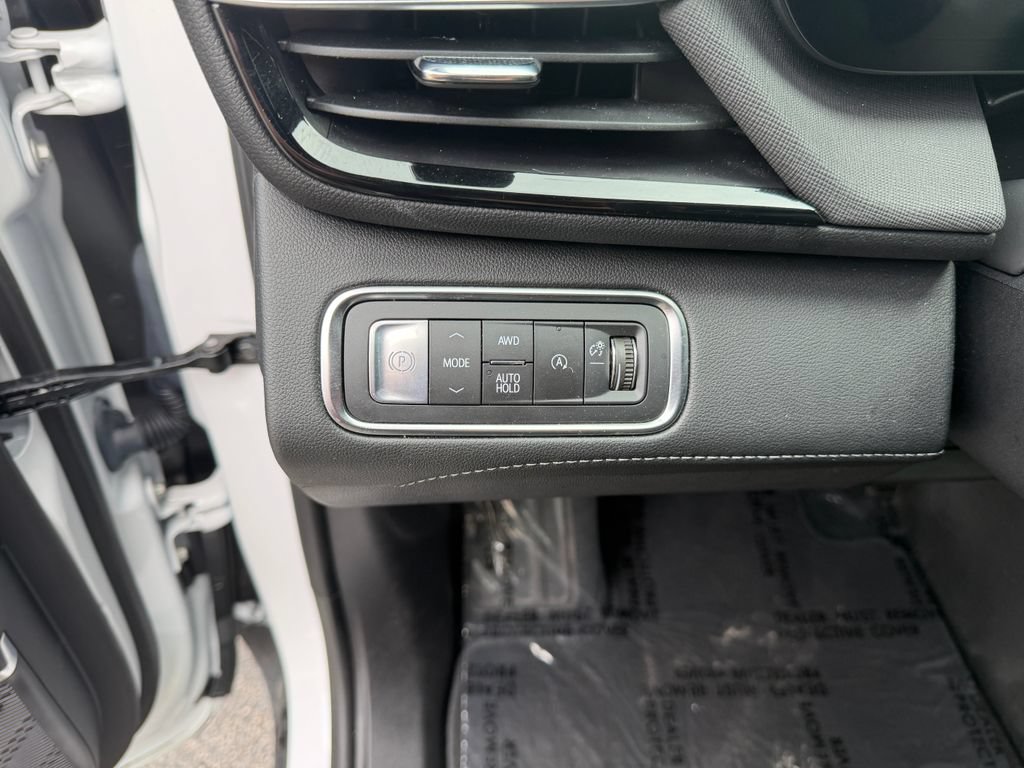 Used 2026 Buick Enclave Preferred AWD/4WD image 19